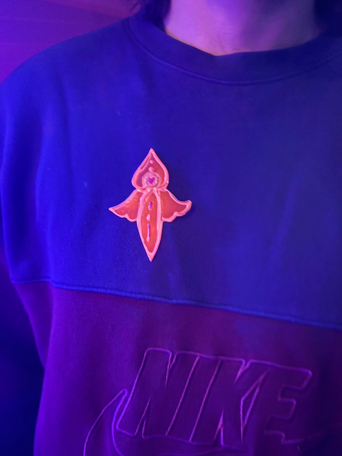 Pins holographic designs